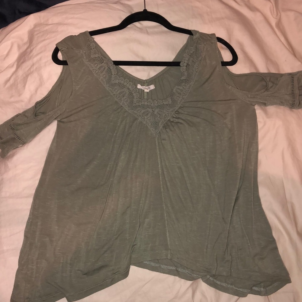 MAURICES army green v neck t shirt